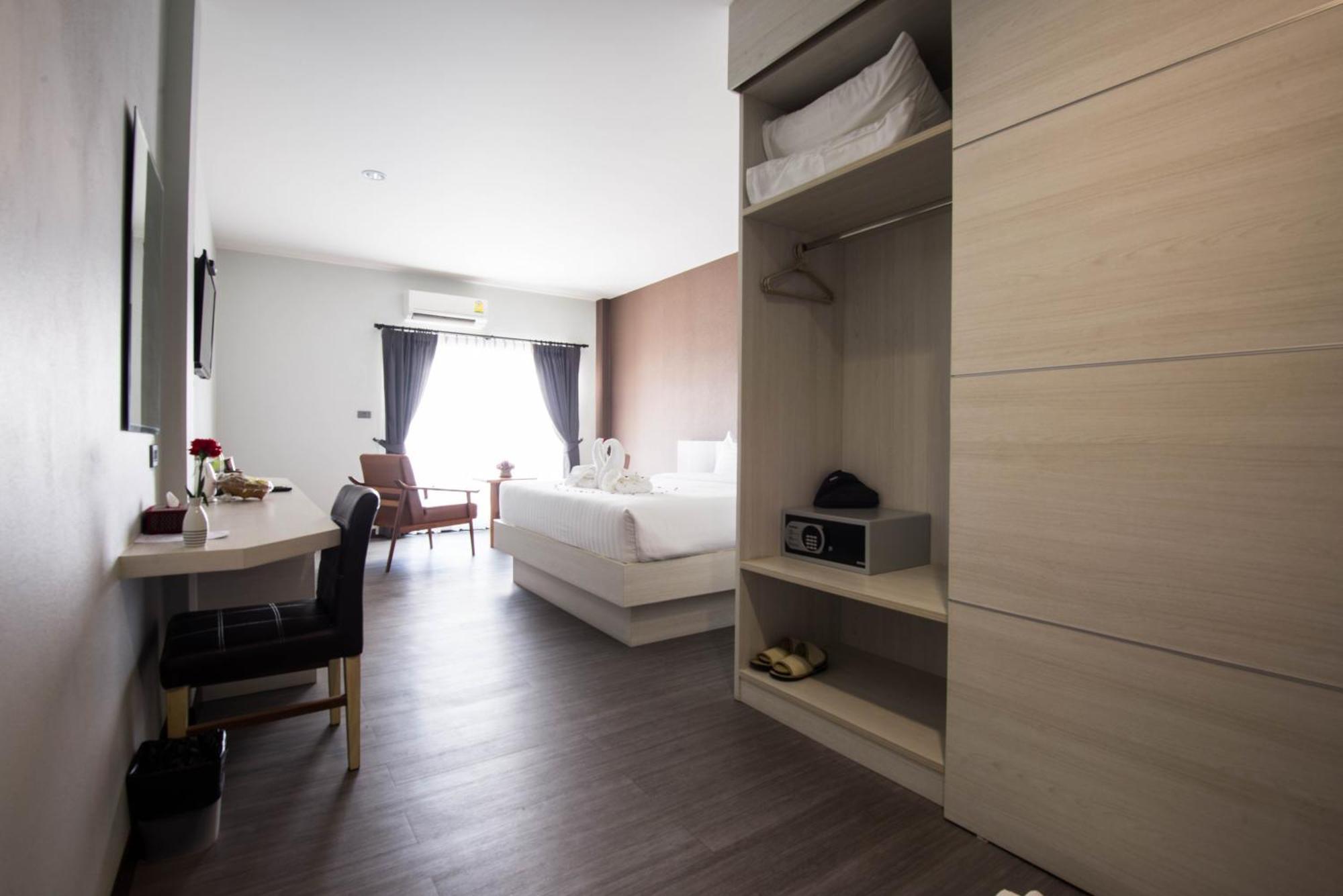 Socool Grand Hotel Nang Rong Екстериор снимка