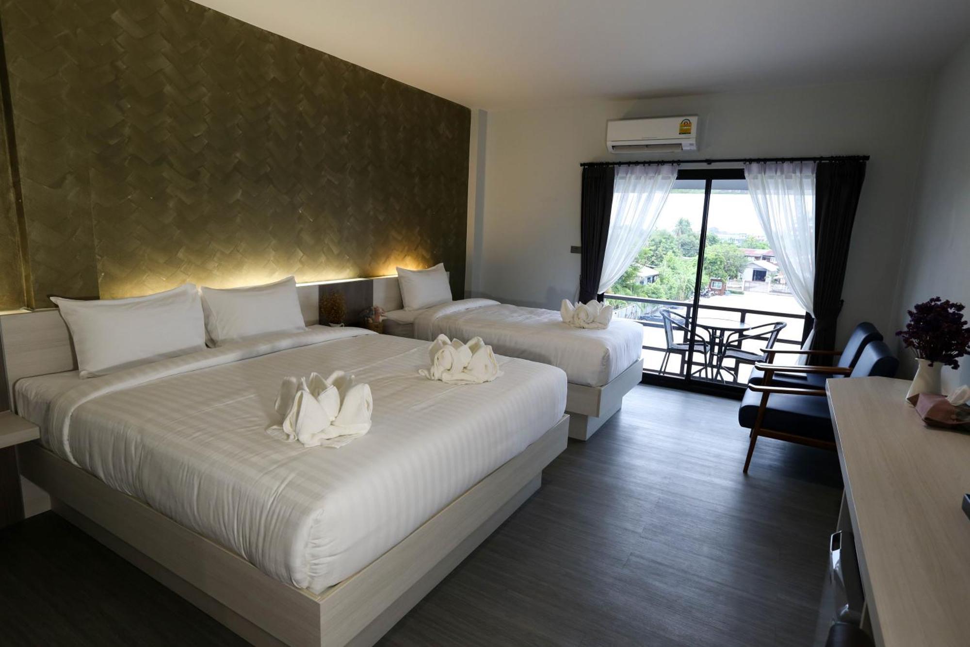 Socool Grand Hotel Nang Rong Екстериор снимка