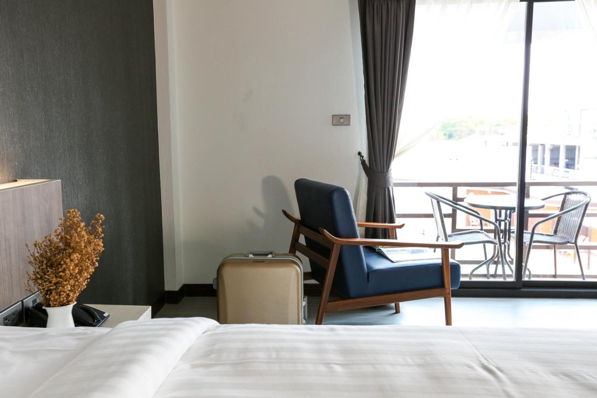 Socool Grand Hotel Nang Rong Екстериор снимка