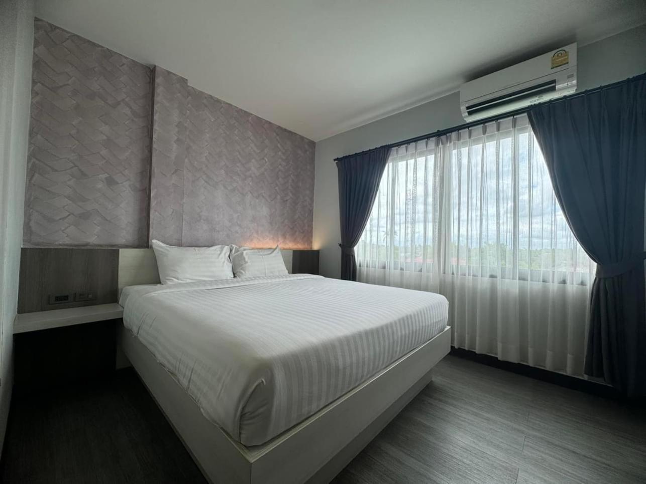Socool Grand Hotel Nang Rong Екстериор снимка