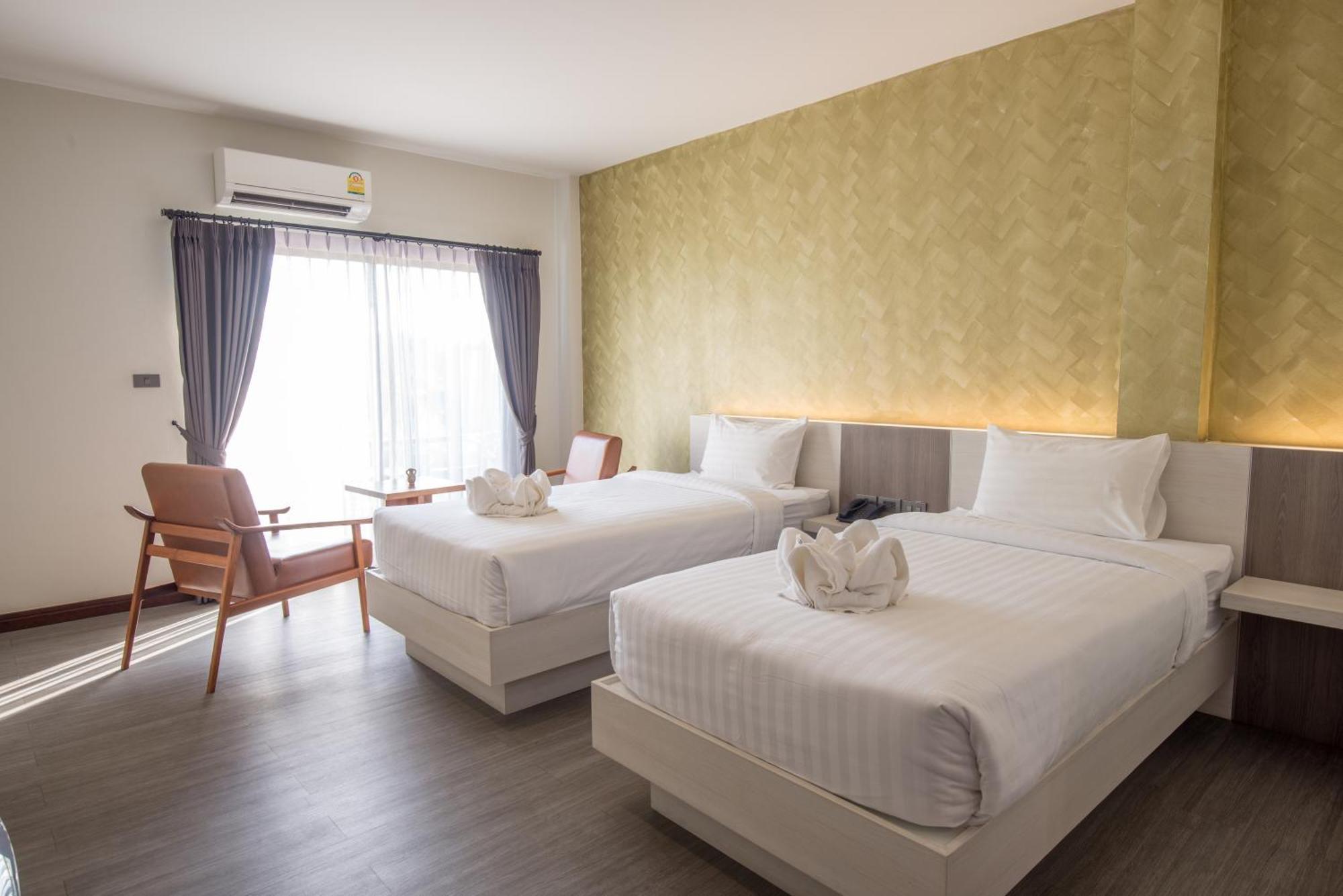 Socool Grand Hotel Nang Rong Екстериор снимка
