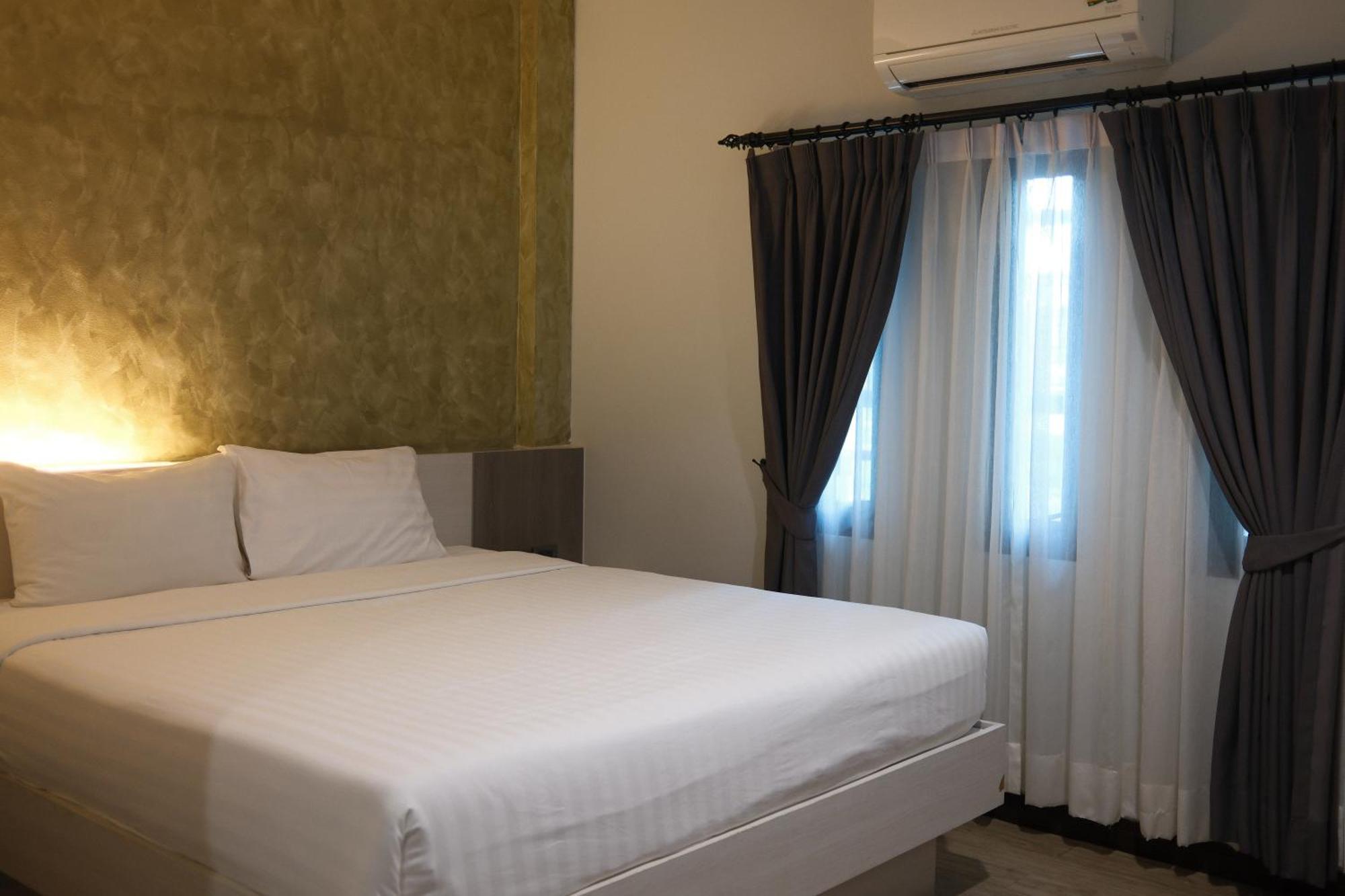 Socool Grand Hotel Nang Rong Екстериор снимка