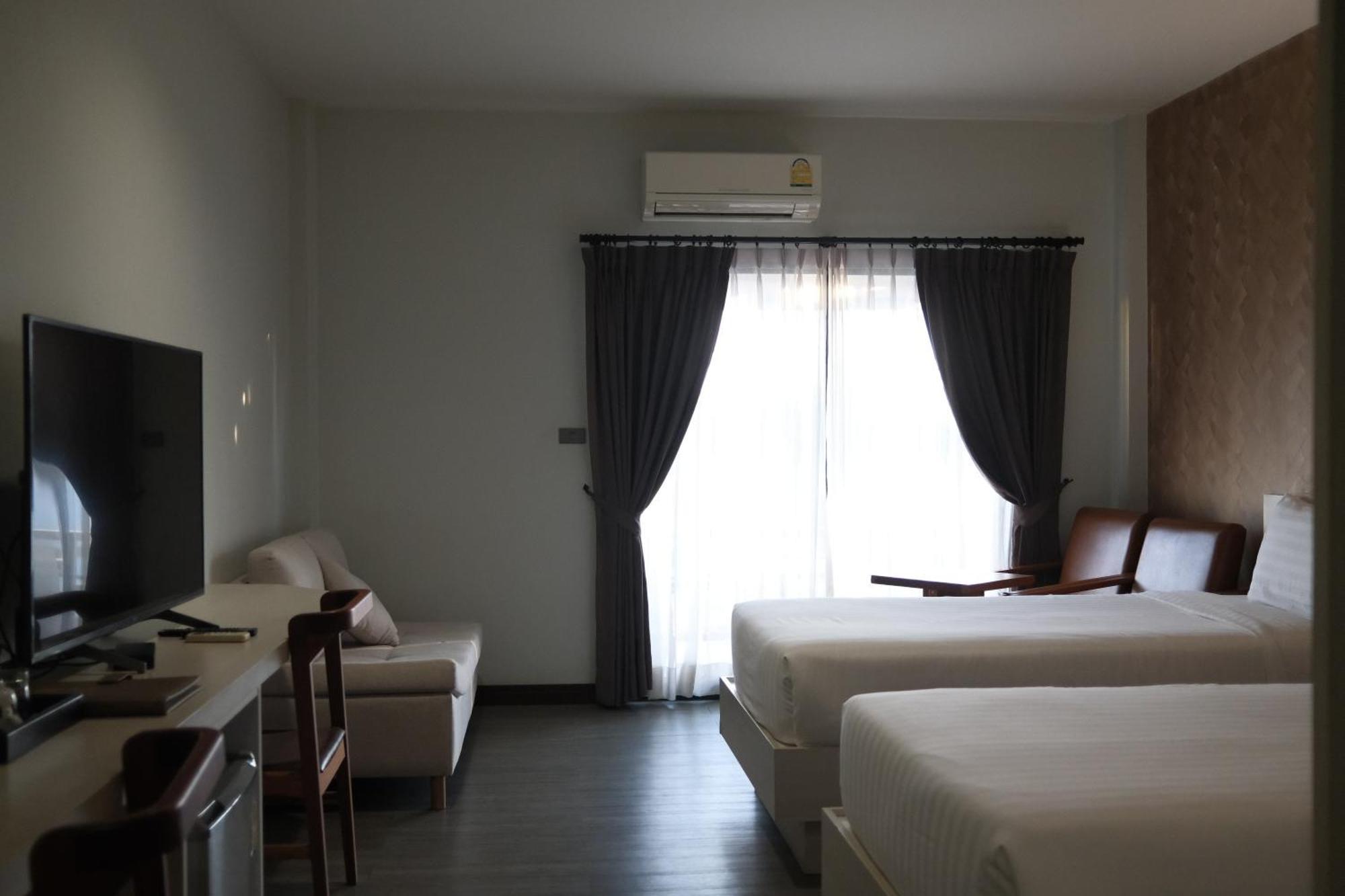Socool Grand Hotel Nang Rong Екстериор снимка